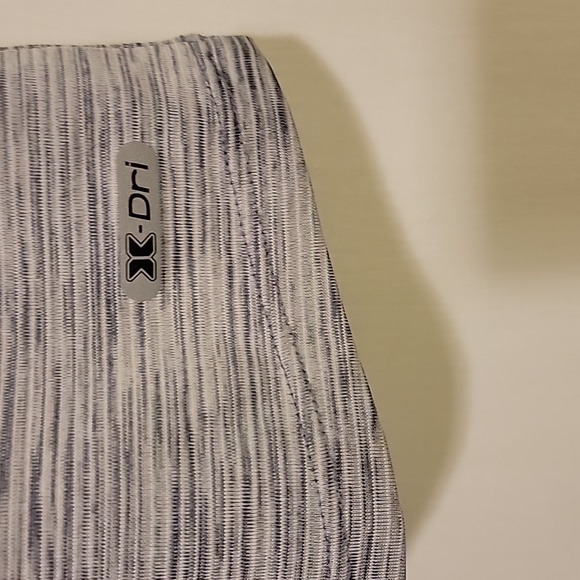 2 Activewear Tops - Picture 3 of 9